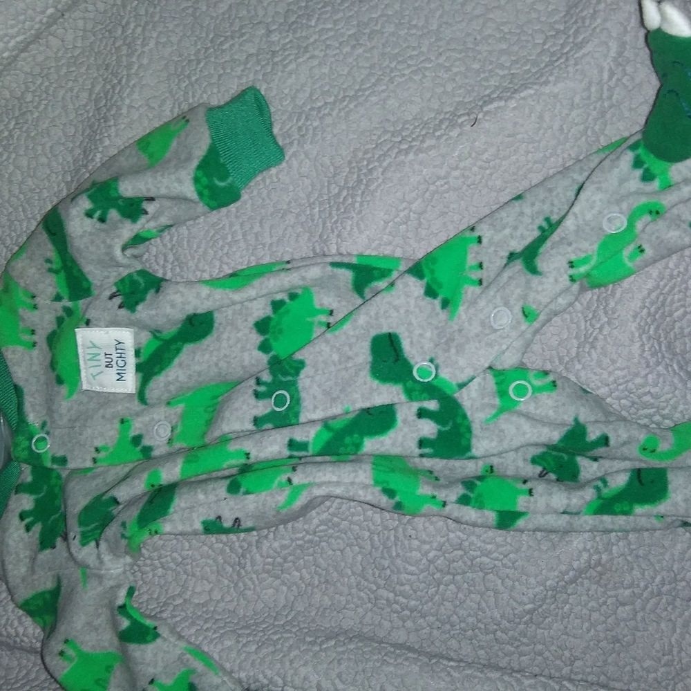 A cute baby onsie recommend for small babies